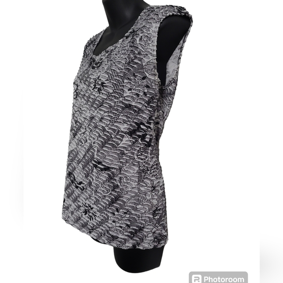 2 FOR💲1️⃣ LAURA Black/White Floral Layered/Sheer Design Sleeveless Blouse Sz MD - Picture 3 of 11